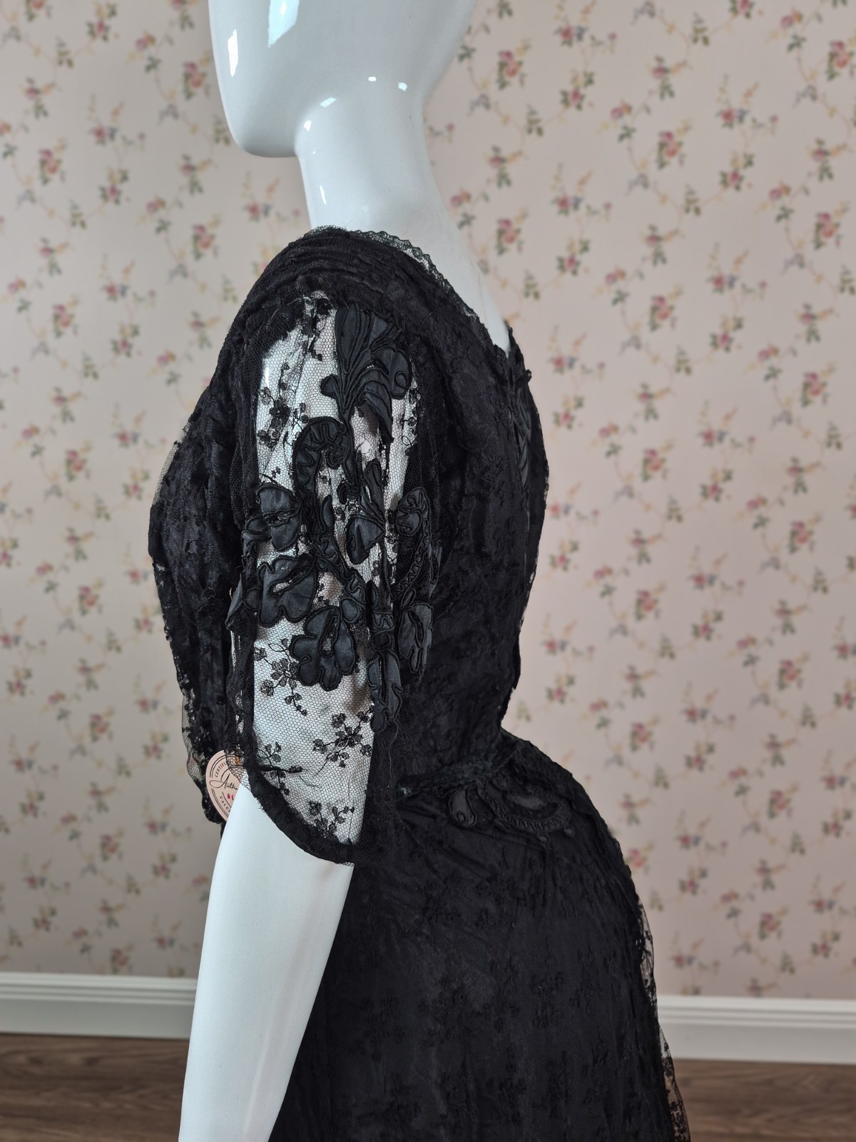 1890s Victorian Dress, Black Silk Lace Mourning Gown « Museum Deaccession » Sz M/L
