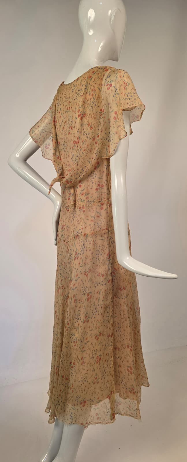 ENCHANTING 1920’S SMALL SCALE FLORAL PRINT SILK CHIFFON DRESS W CAPE COLLAR