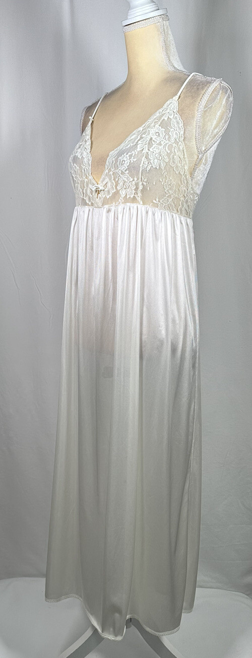 Vassarette Full Slip Lingerie Nightgown Chemise SM / 85 Metric Antron lll Nylon