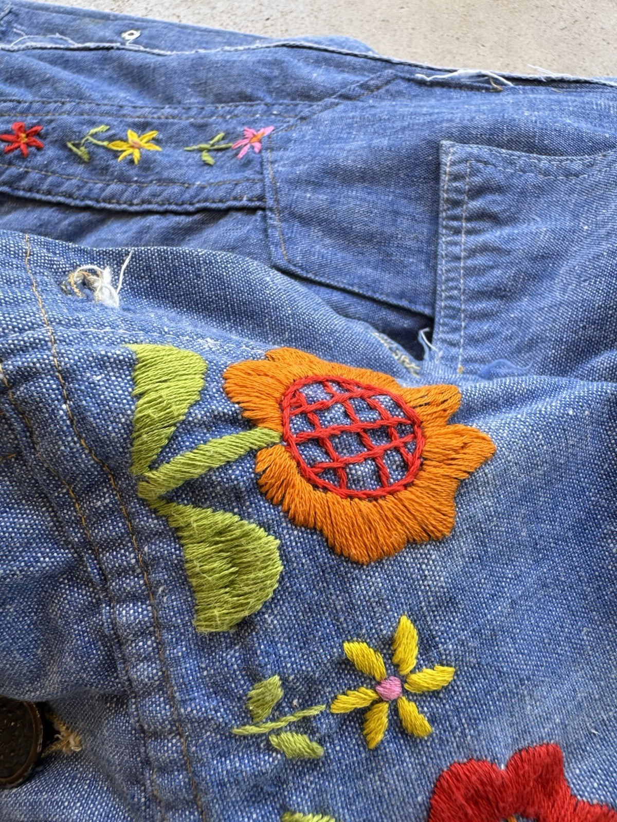 1970s Embroidered Chambray Jacket Floral Western Trucker Cotton Mexico S/M VTG
