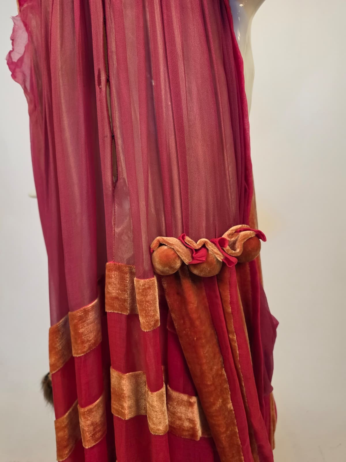 EDWARDIAN SILK CHIFFON EVENING DRESS W VELVET COVERED BOB DETAILS + FUR – AS ACQ