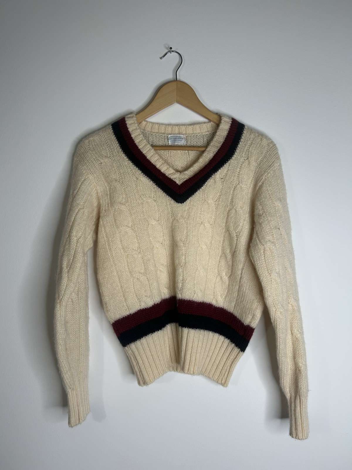 Vintage Saks Fifth Avenue Sweater Women’s Ivory Wool Pullover Vneck Everyday