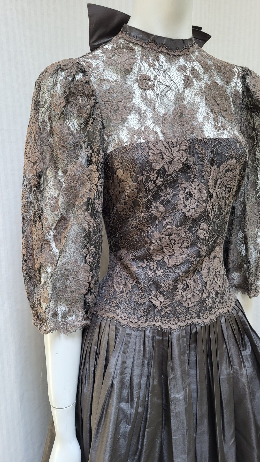 Vintage Nina Ricci Haute Boutique Gray Silk Taffeta & Lace Ball Gown Dress – XS