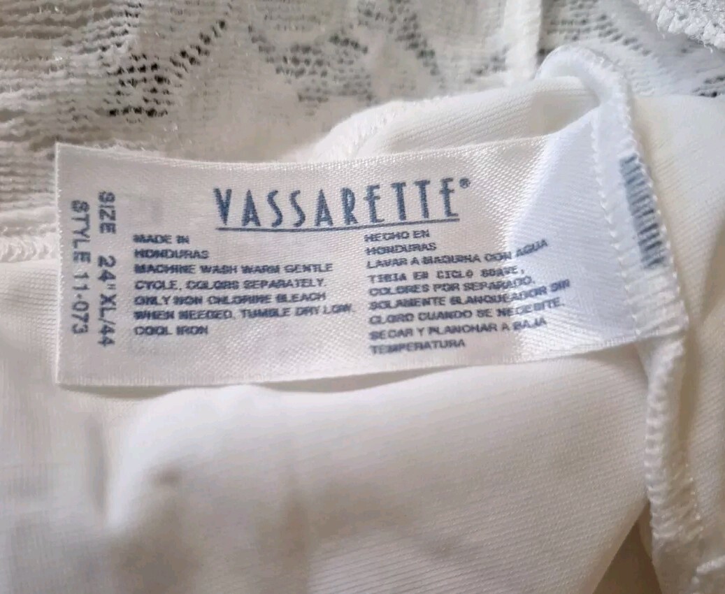VASSARETTE – WHITE NYLON SPANDEX HALF SLIP SZ 24&Prime; XL/44 STYLE #11-073 W/SLIT