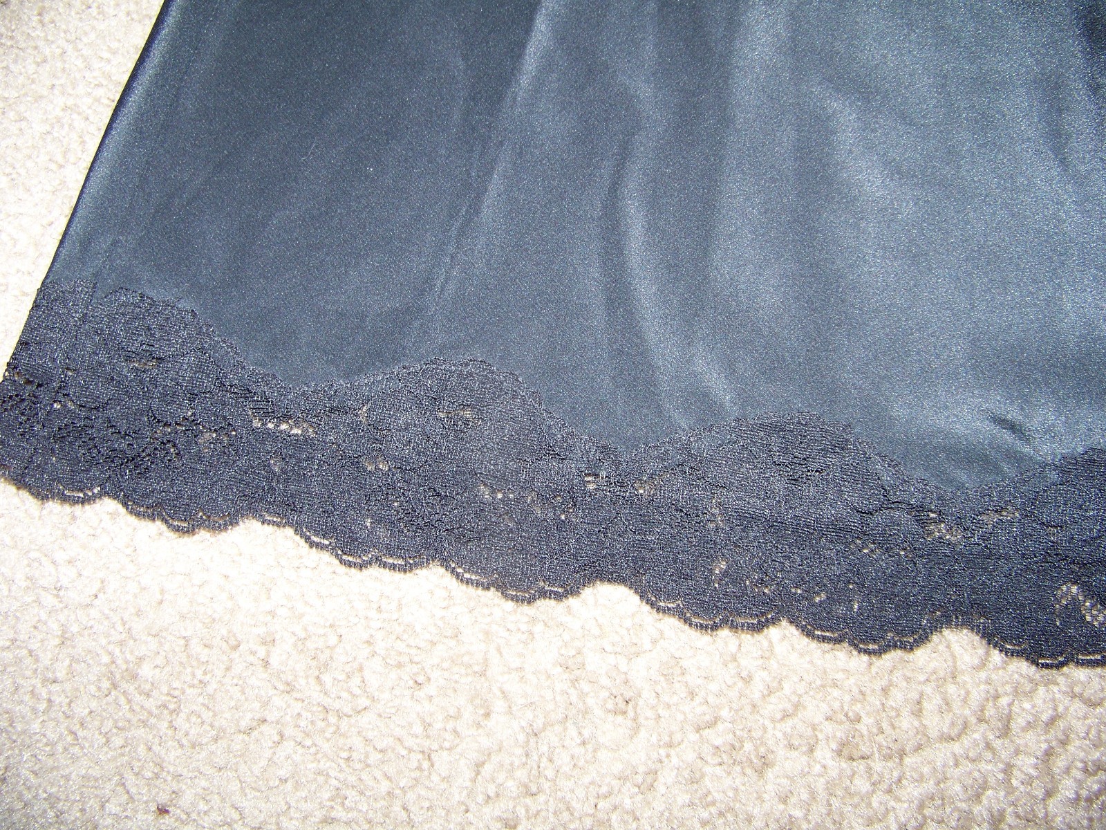 Vintage Womens Long Half Slip Medium Nylon Black w/Lace Made USA CLEAN NICE