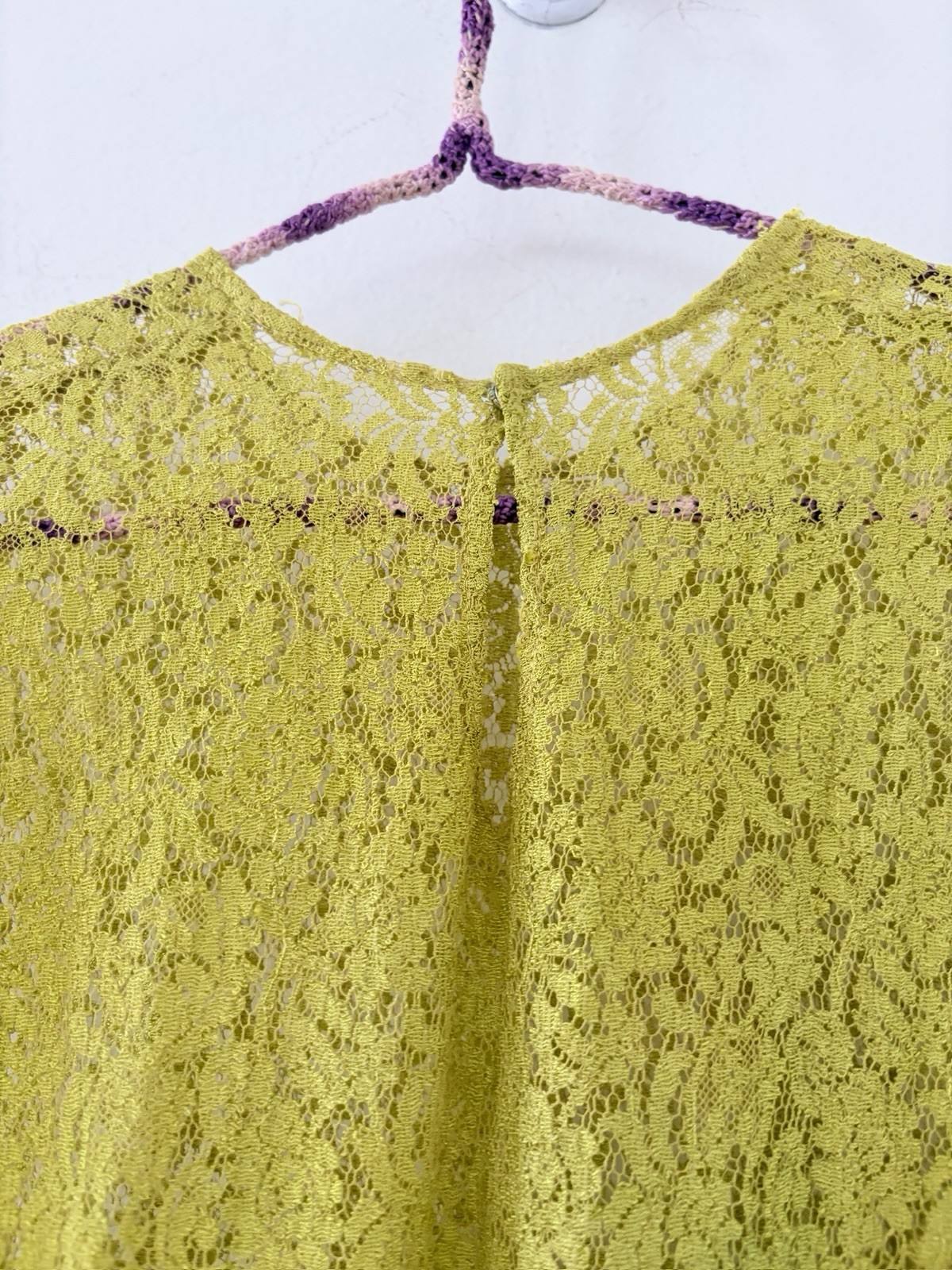 50s Chartreuse Sheer Floral Lace Flutter Cap Sleeve Top Keyhole Bateau Neck XS/S