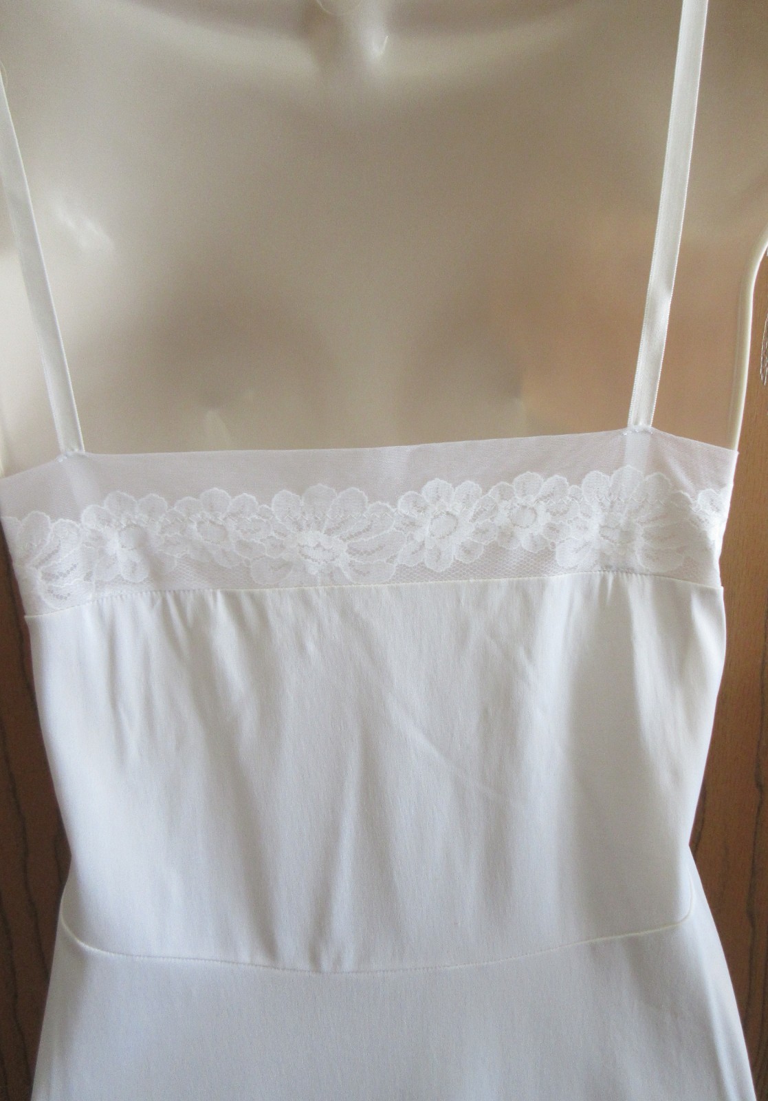 VANITY FAIR IVORY NYLON 4&Prime; CHIFFON LACE full slip nightgown size 38 bust 40&Prime; USA