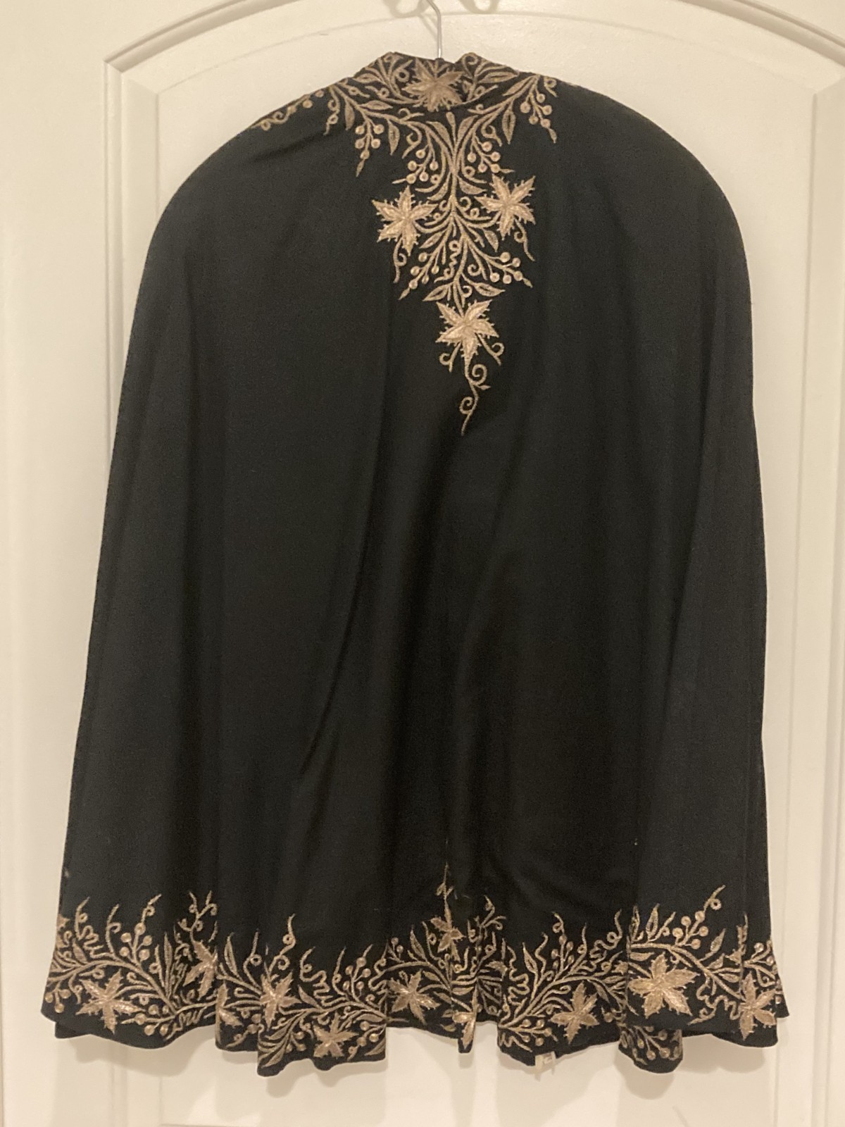 Vintage Black Gold Wool Silk-lined Hand Embroidered Women&rsquo;s Cape 1940s