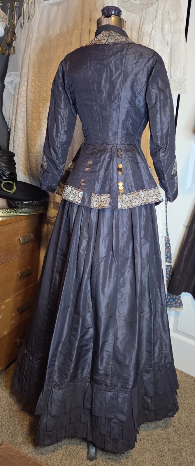Lavender 1860s Victorian Silk/Taffeta w/ Brocade Trim Afternoon Dress