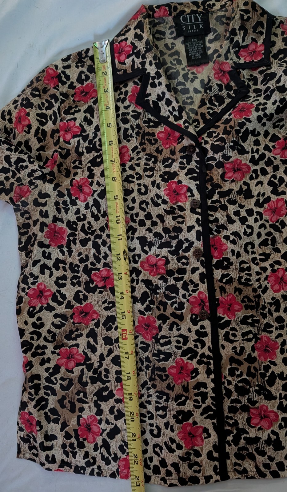 VTG City Silk Blouse Hibiscus Leopard Animal Sz S Petite Grunge Side Slits Y2K