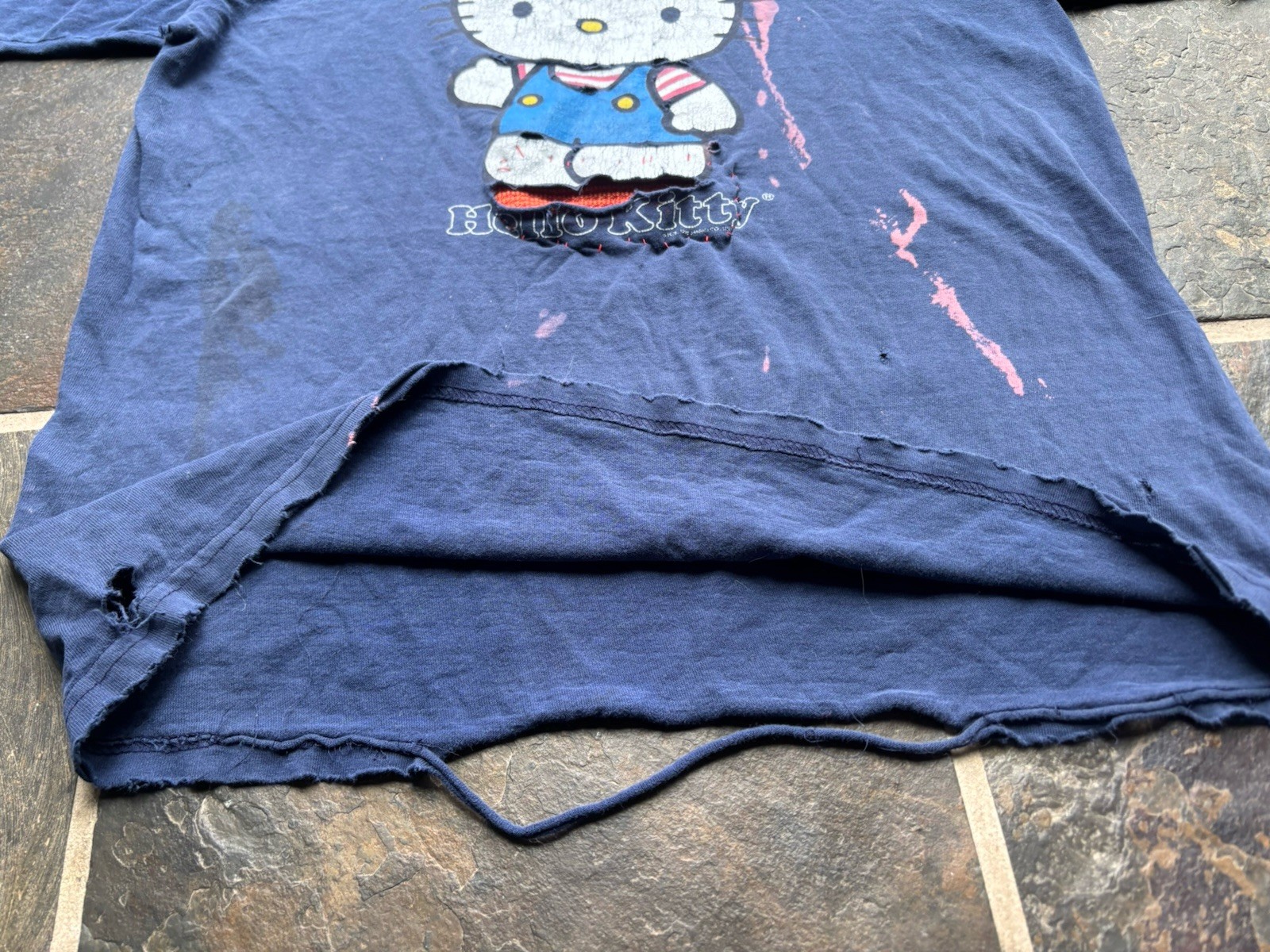 VTG 1996 Thrashed Rare HELLO KITTY Tee.single Stitch.m/L. Made USA.unisex