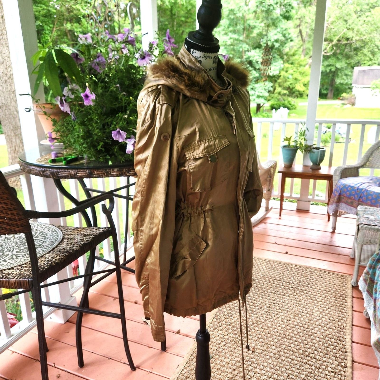 La Rok Luxe Windbreaker Jacket Lightweight, Gold, Med. – Vintage Y2K- Hood Lined