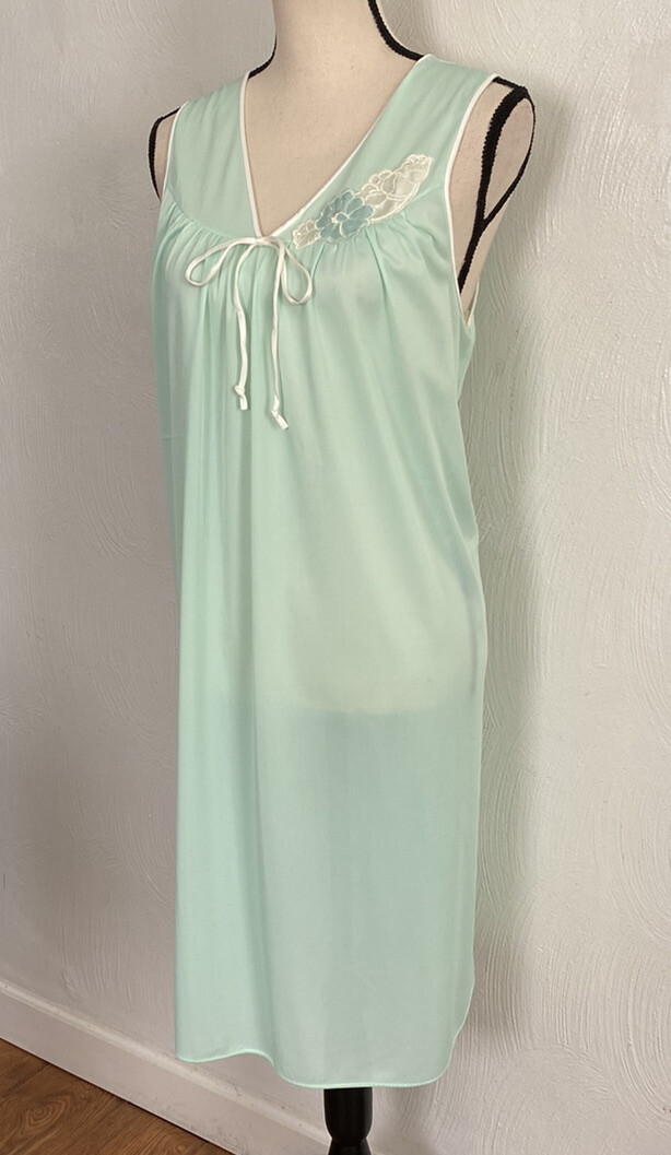 Lorraine Women’s Nightgown Chemise Silky Nylon Sleeveless Vintage NWT Medium