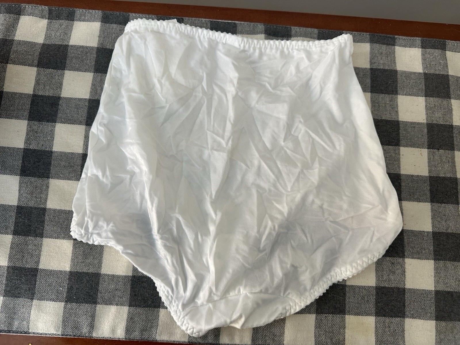 NWT Vintage BALI 8500 Light Control White Panties Granny Shiny Nylon – Size XL
