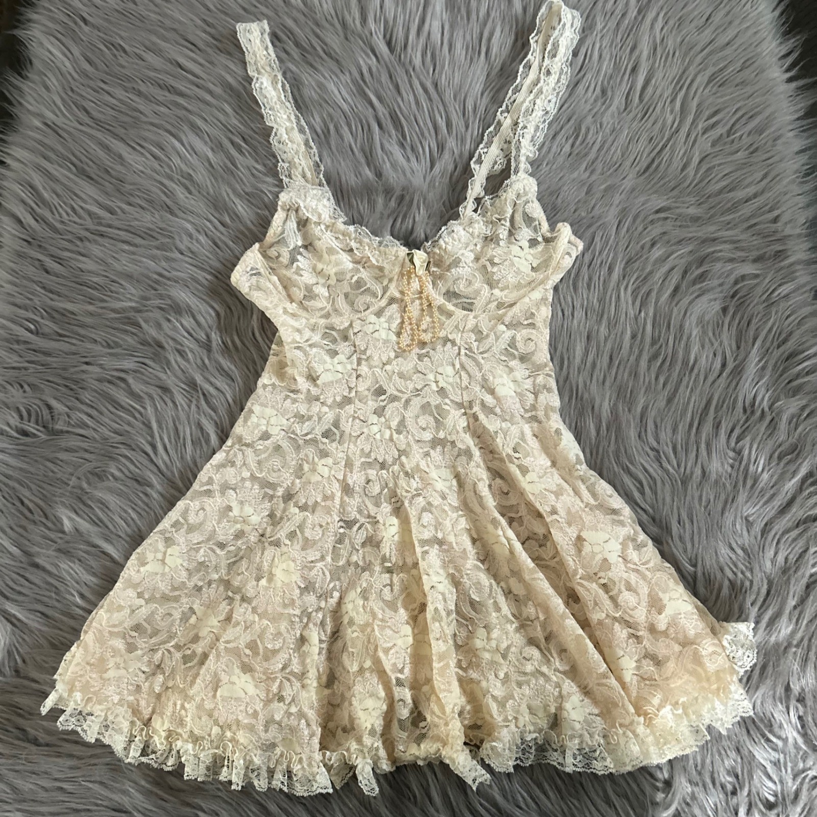 Vintage Lingerie Slip Womens Size MediumOff White Floral Lace Unlined Underwire