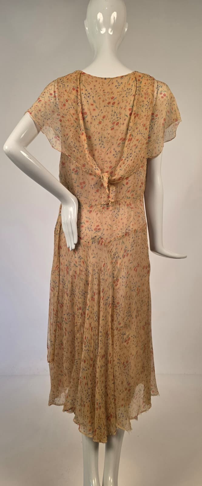 ENCHANTING 1920’S SMALL SCALE FLORAL PRINT SILK CHIFFON DRESS W CAPE COLLAR