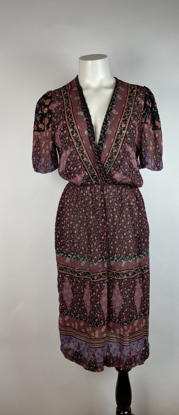 Vintage 1970&rsquo;s JUDY CALIENDO Rayon V-Neck sheath dress size 13/14