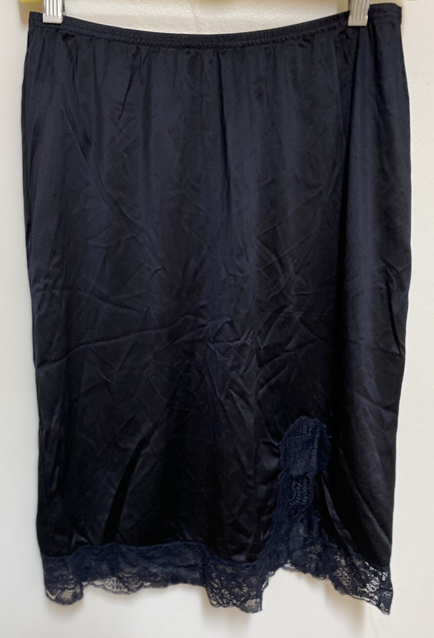VINTAGE KAYSER HALF SLIP BLACK NYLON W/ LACE 24” Medium Tall