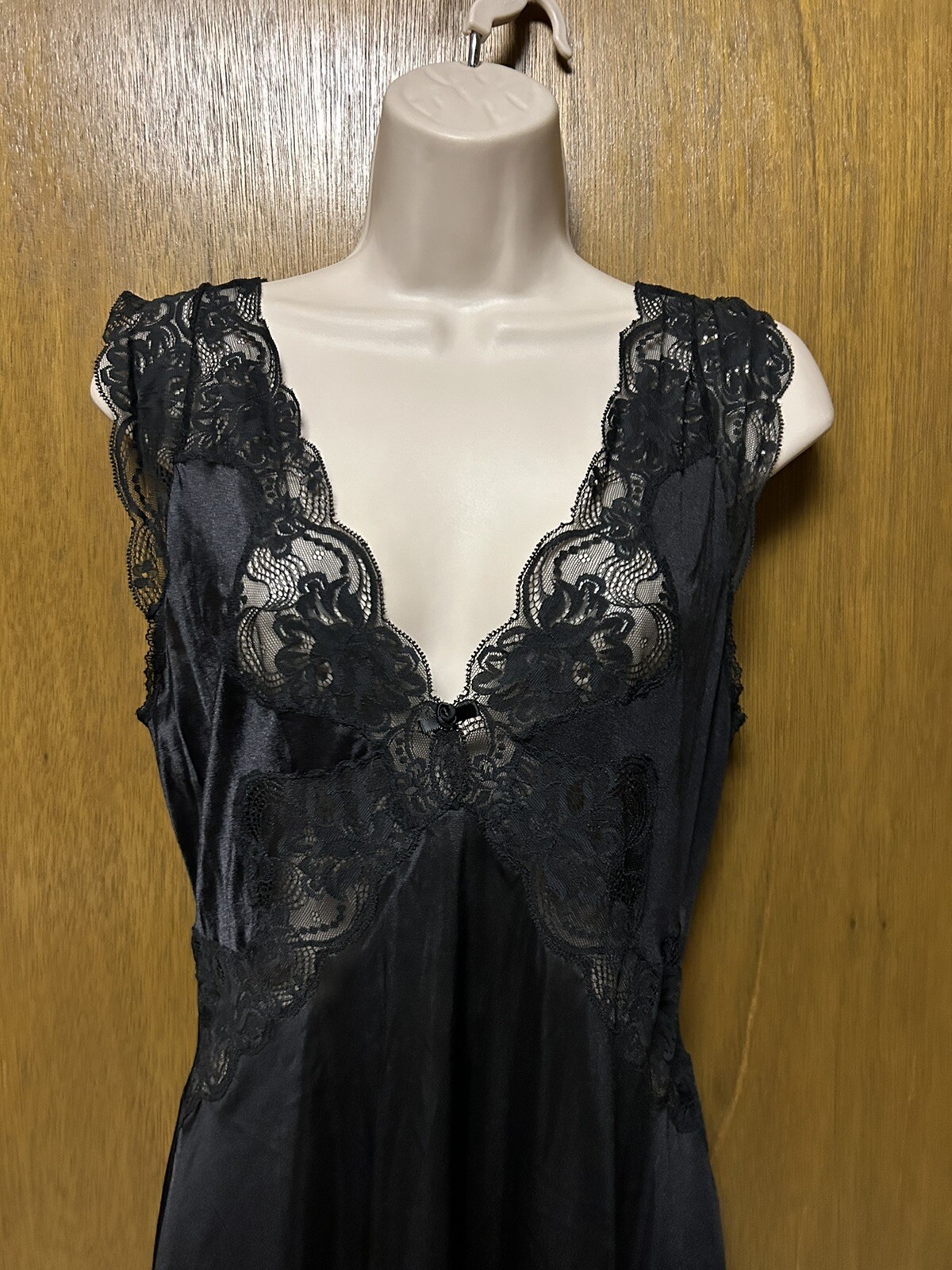 Vintage VANITY FAIR size M FULL SLIP LACE Antron Nylon Lycra BLACK USA W24