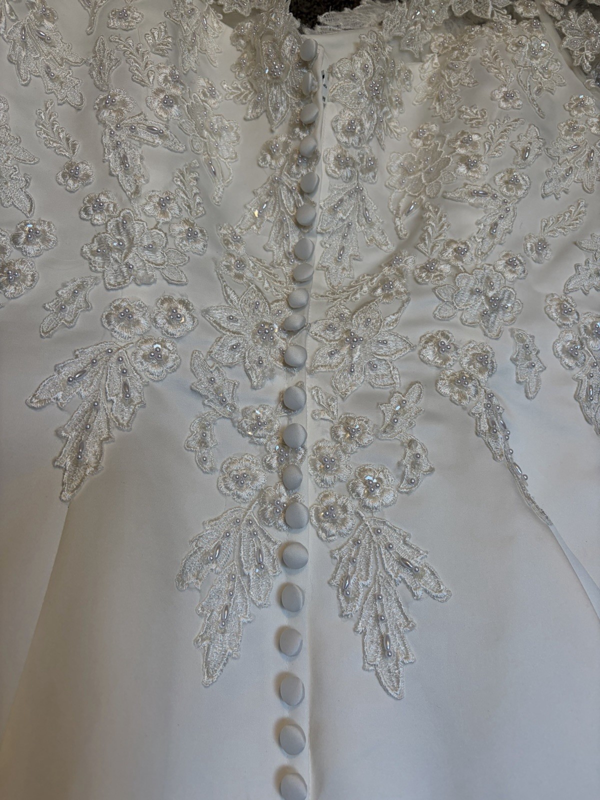 Christina Wu Ivory Lace Appliqué Wedding Dress Size 16 Regular Style 1660-2