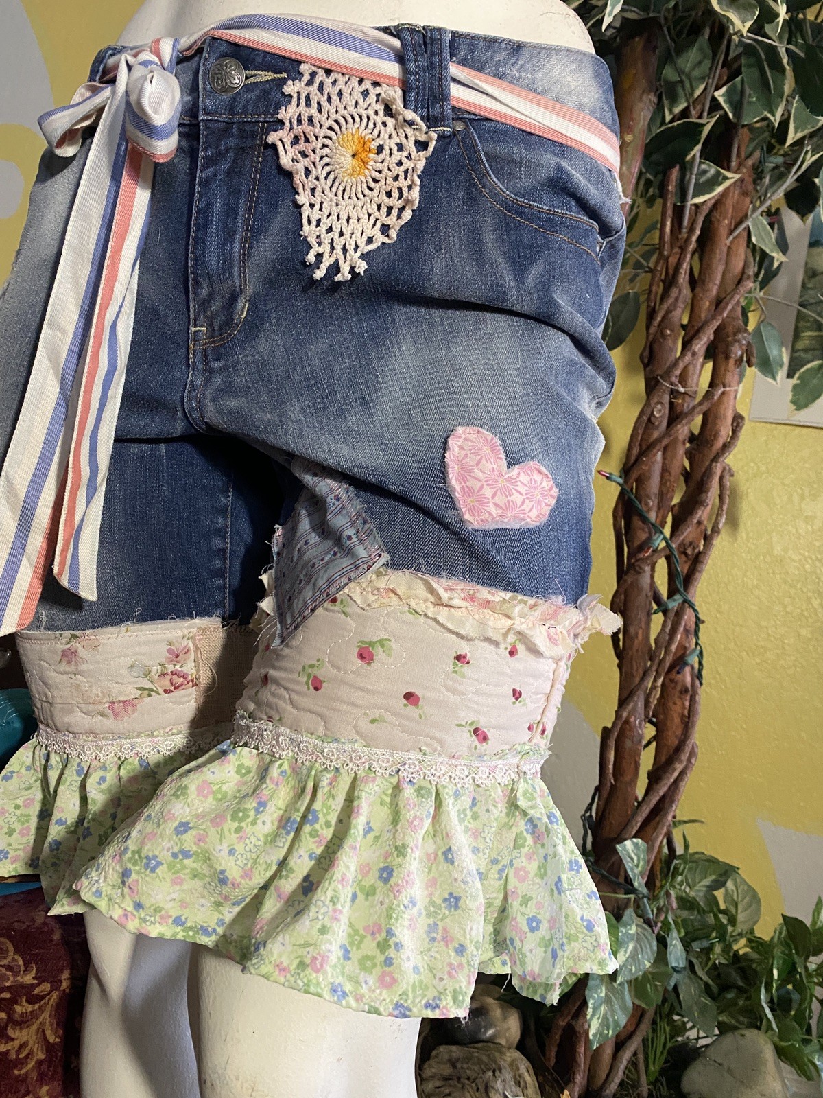REWORKED PATCH PATCHWORK LONG RUFFLE BOHO JEANS SHORTS KNICKERS PANTALOONS L