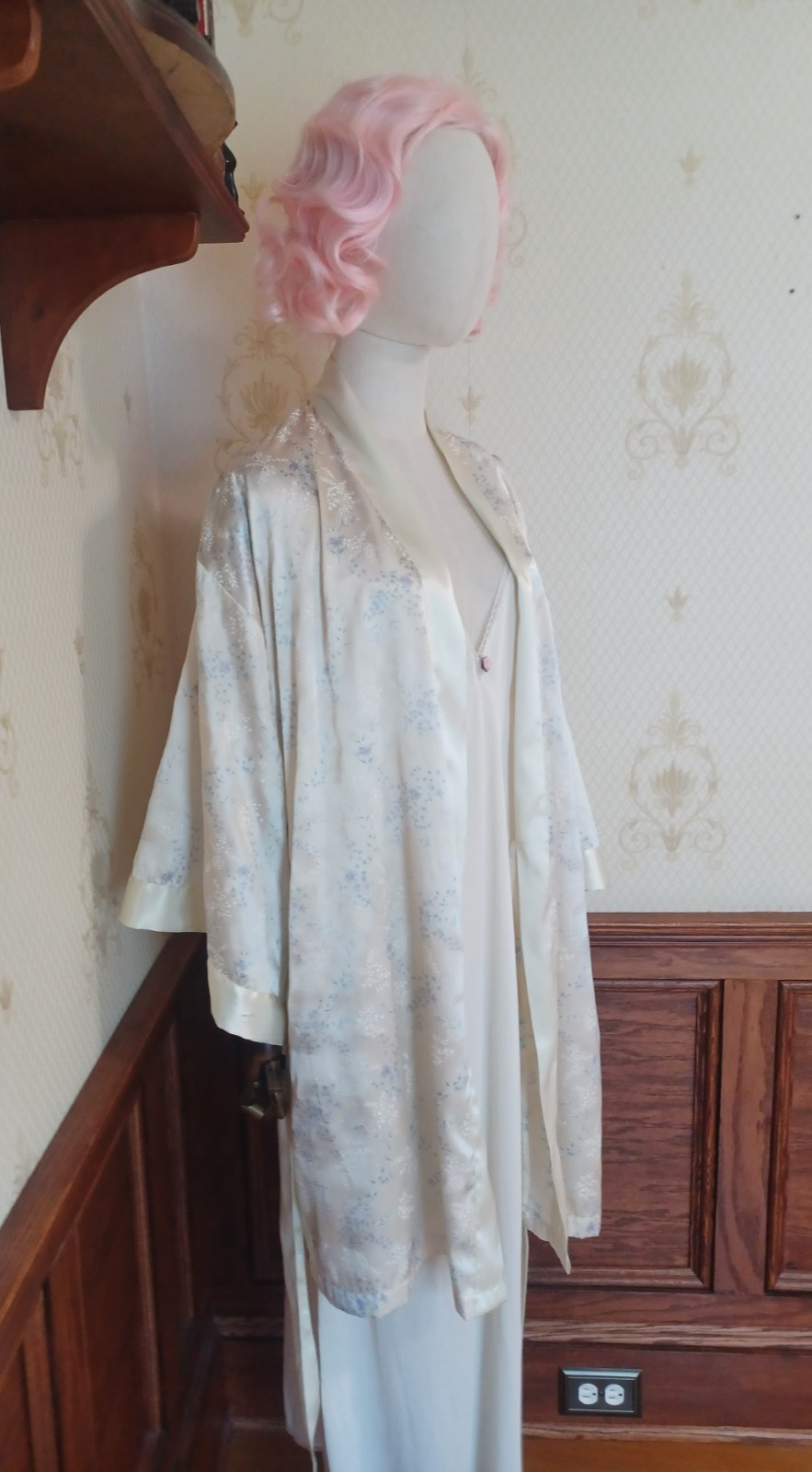 Vintage 1980s/1990s Inner Most Ivory Satiny Floral Romantic Glamor Kimono Robe