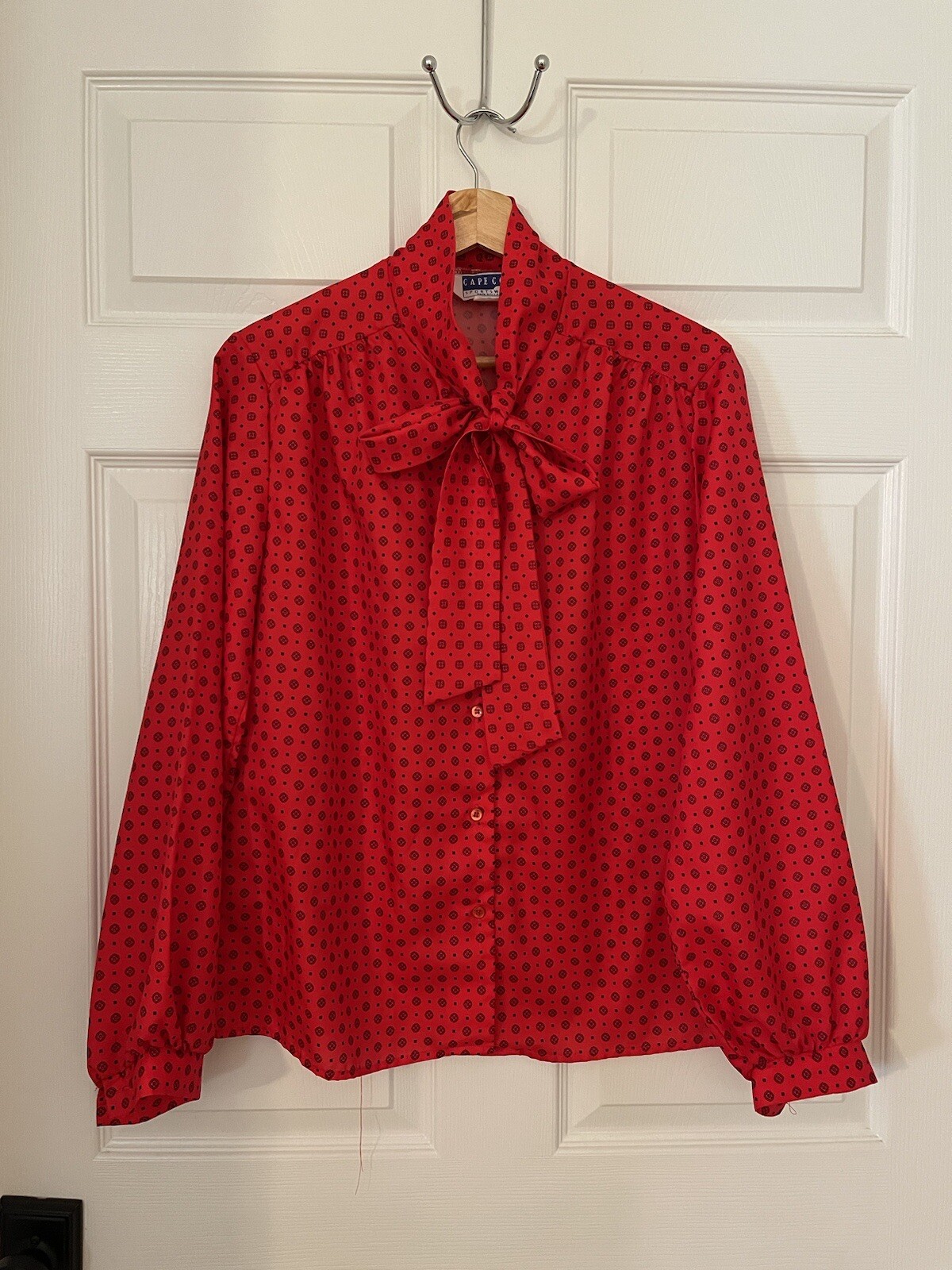 Cape Cod Brand Vintage L (14) Red Black Tie Neck Blouse Feminine Spring Look