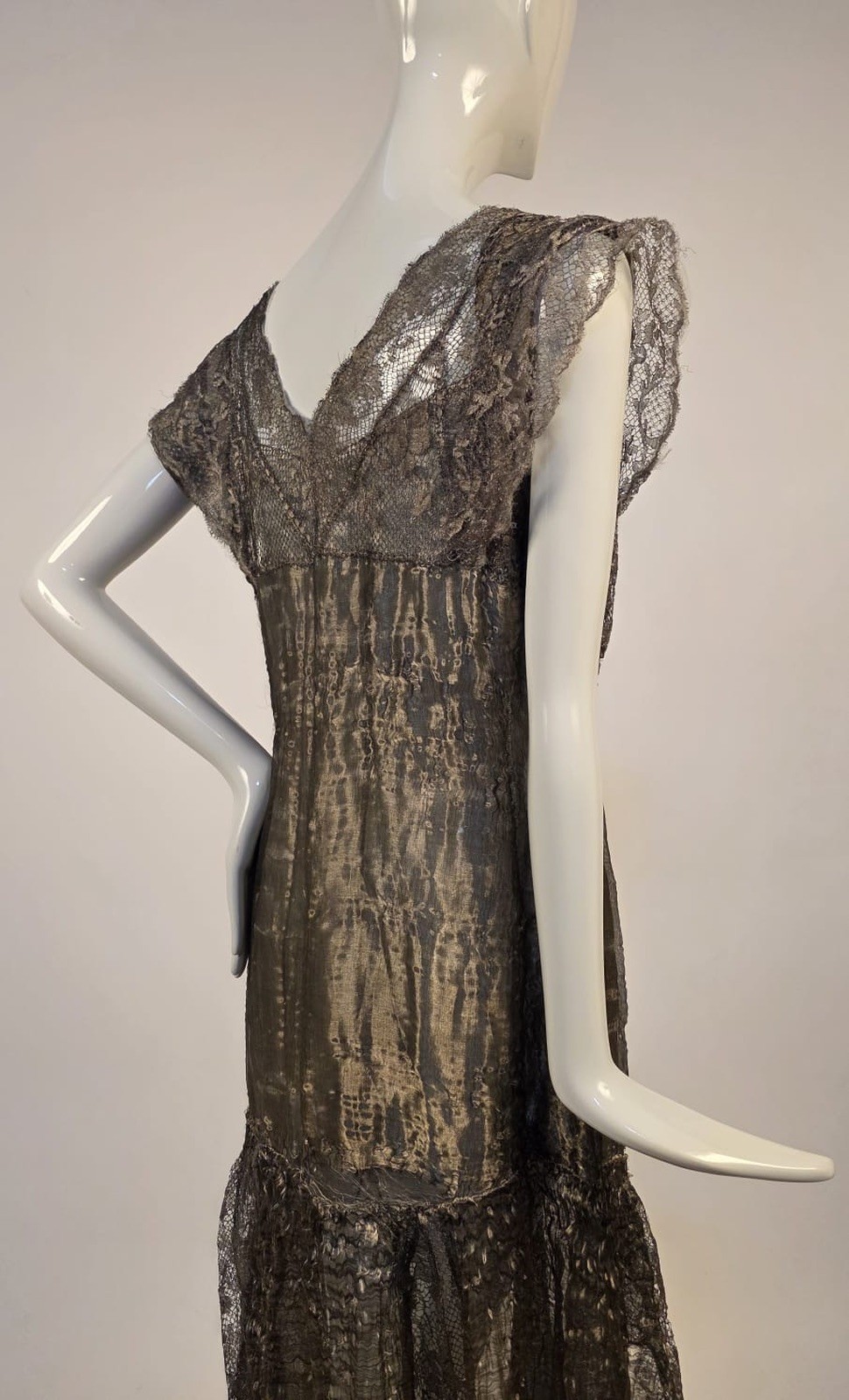 FLAPPER 1920’S METALLIC GOLD LAME PARTY DRESS W MATCHING LAME LACE TRIM