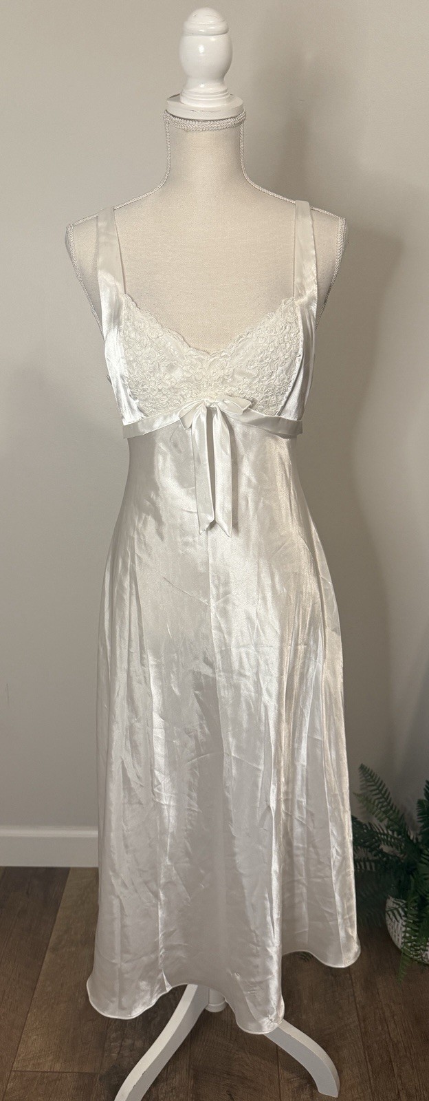 Vtg Jones New York Satin Lace Empire Waist V-Neck Maxi Gown Sz M