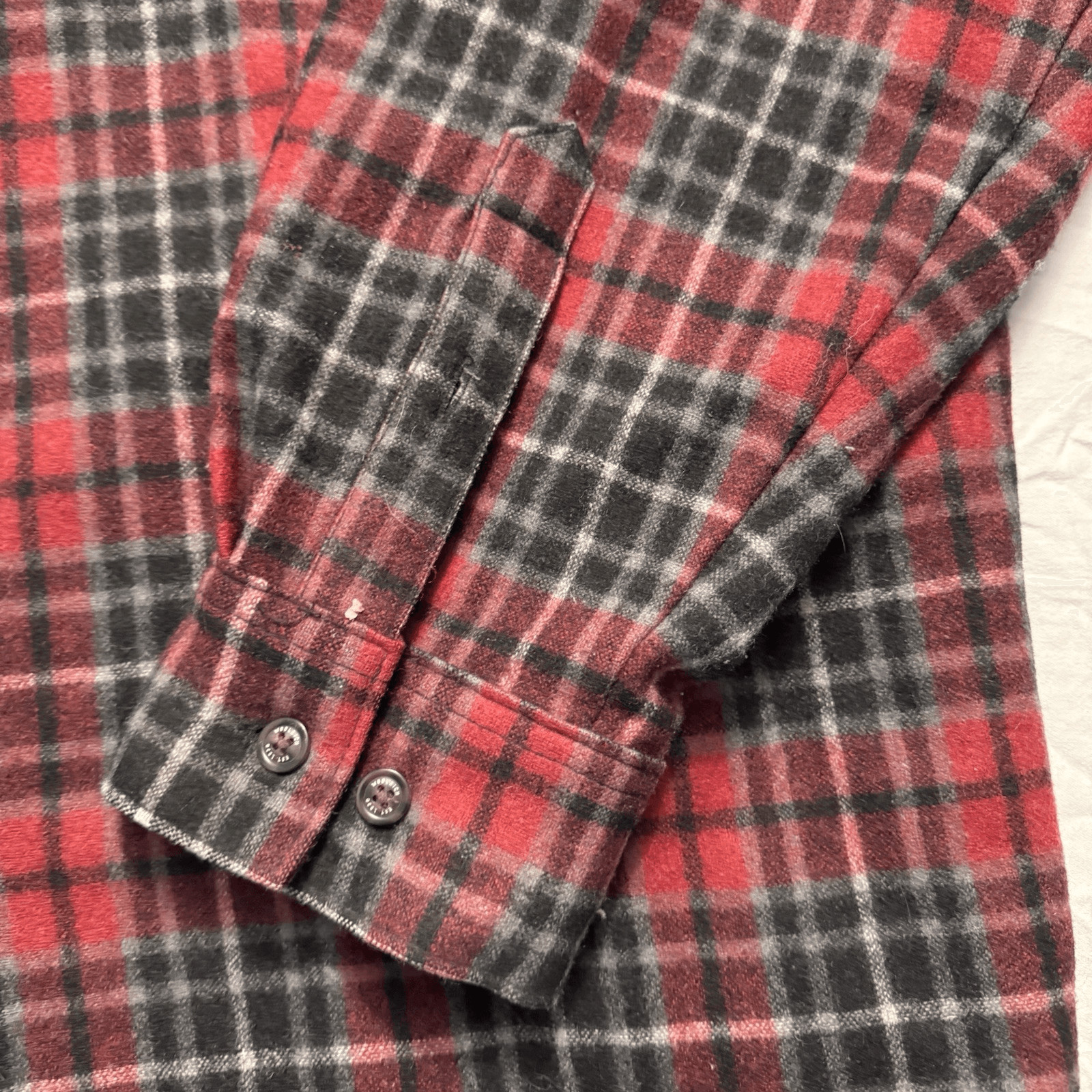 Woolrich Wool Flannel Button Down Shirt Men’s XL Red Plaid