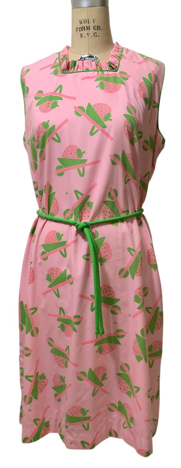 VESTED GENTRESS Vintage 70s Women&rsquo;s Strawberry Print Sleeveless Dress Sz L/XL