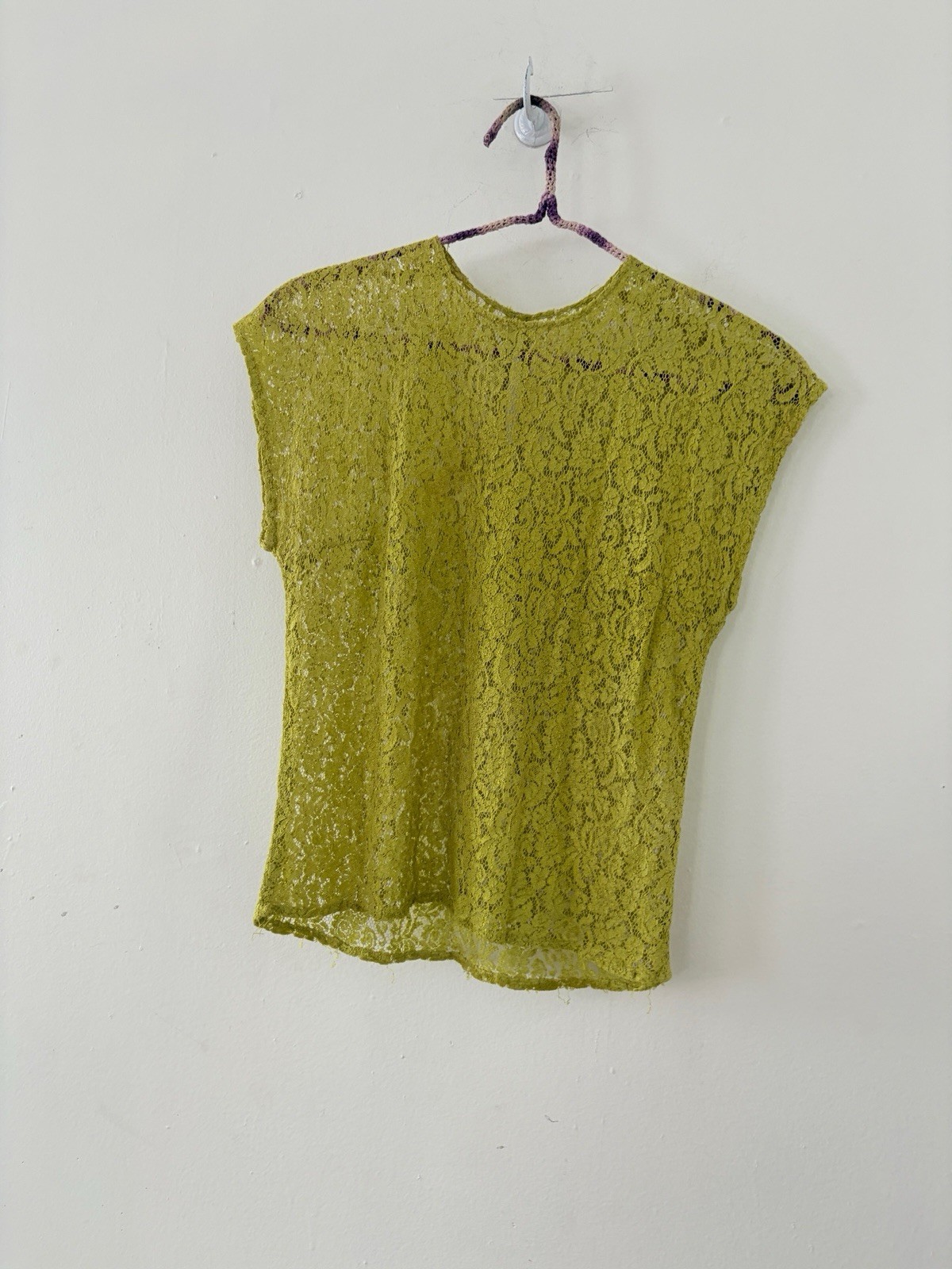 50s Chartreuse Sheer Floral Lace Flutter Cap Sleeve Top Keyhole Bateau Neck XS/S