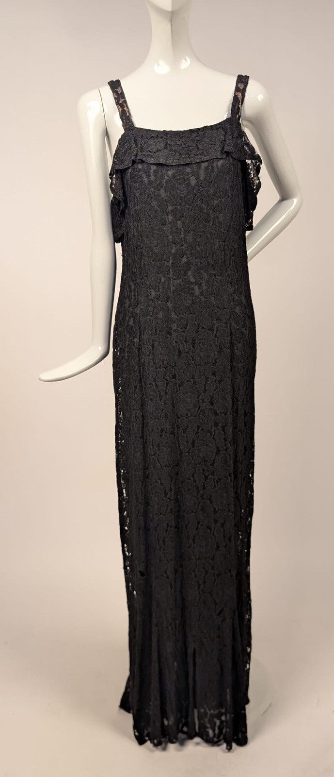 ELEGANT VINTAGE 1930’S LONG BLACK LACE DRESS W TRAIN – AS PRESENTED