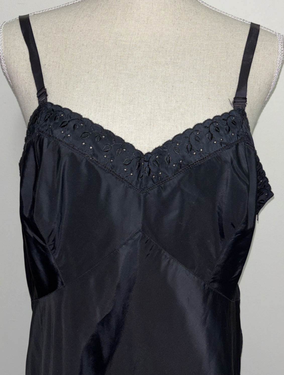 Vtg EXCELLE Barbizon Full Slip Black Taffeta Embroidered Trim w/ Zipper 38S