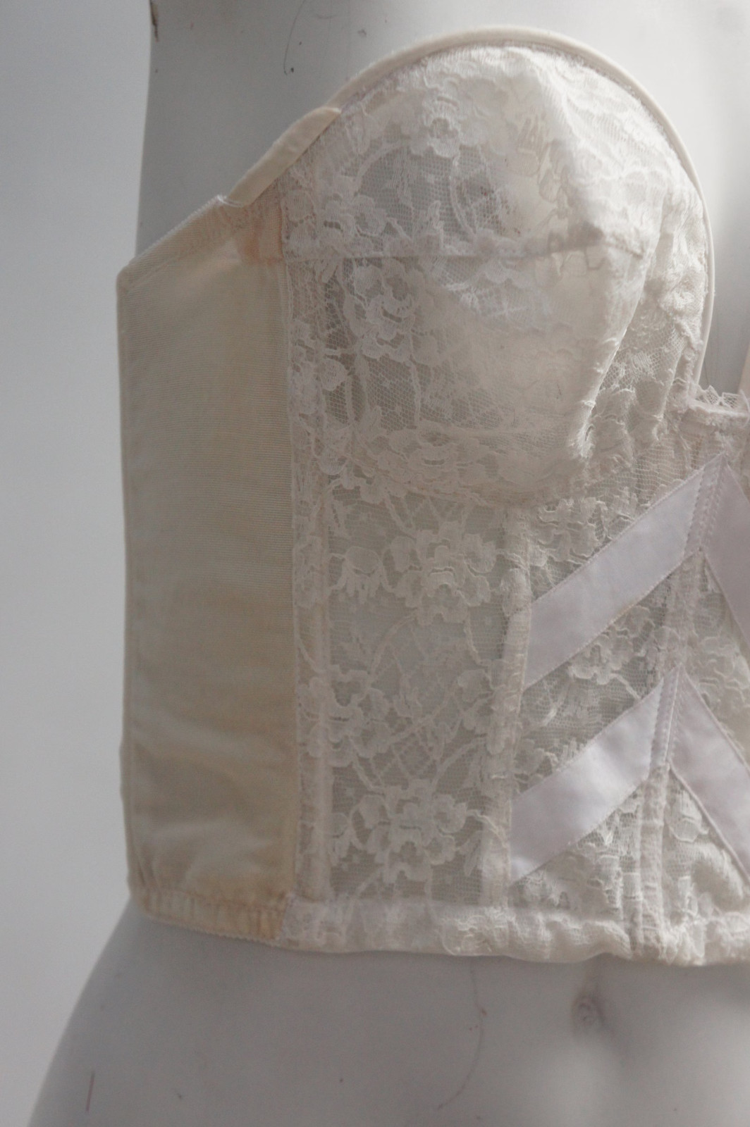 Vintage 50s Strapless Creme Lace Bustier Corset Bra Low-Nuff By Lady Marlene