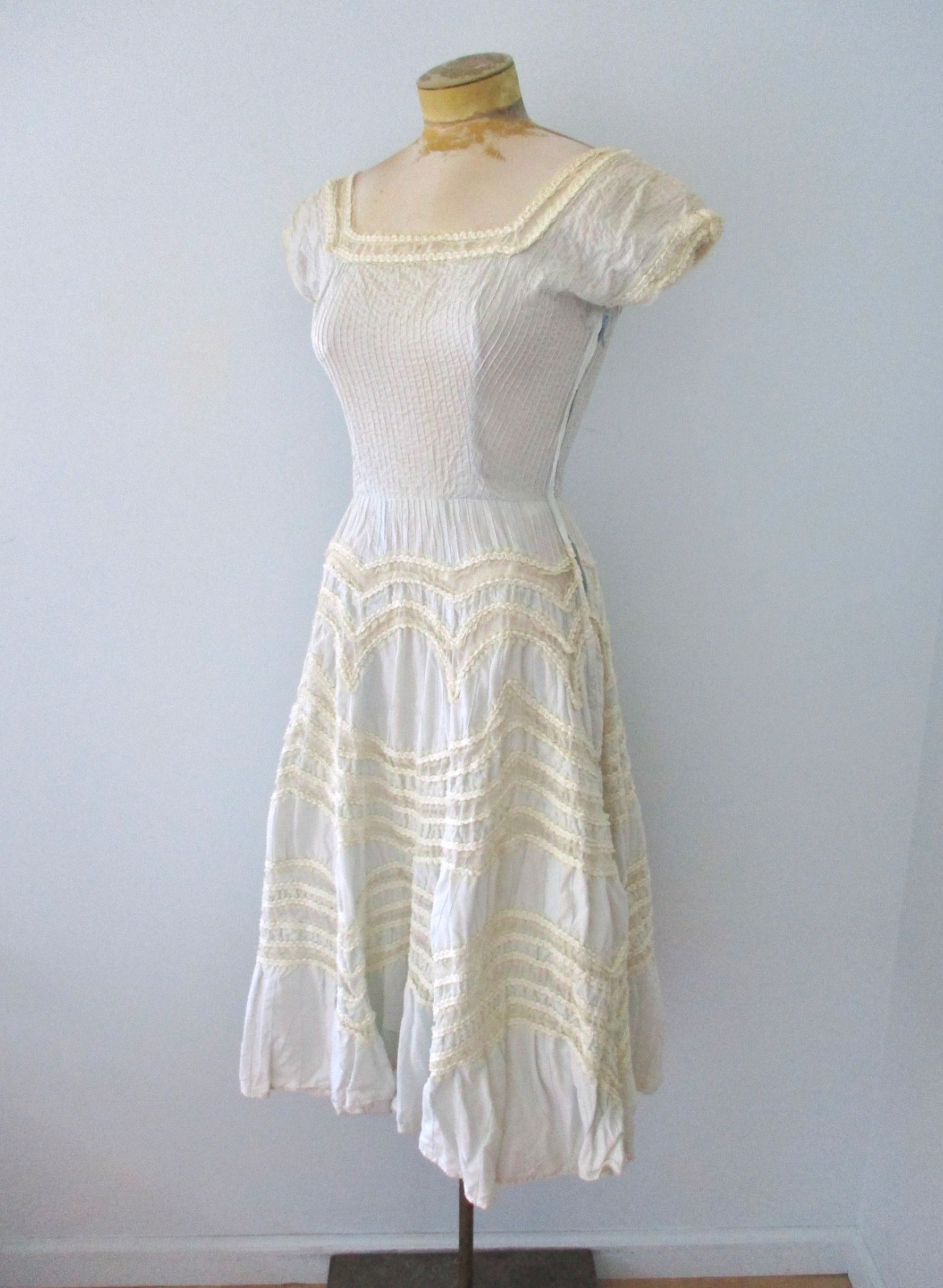 Vtg 40s 50s blue pin tuck party dress full skirt detailed ornate lace XS/S