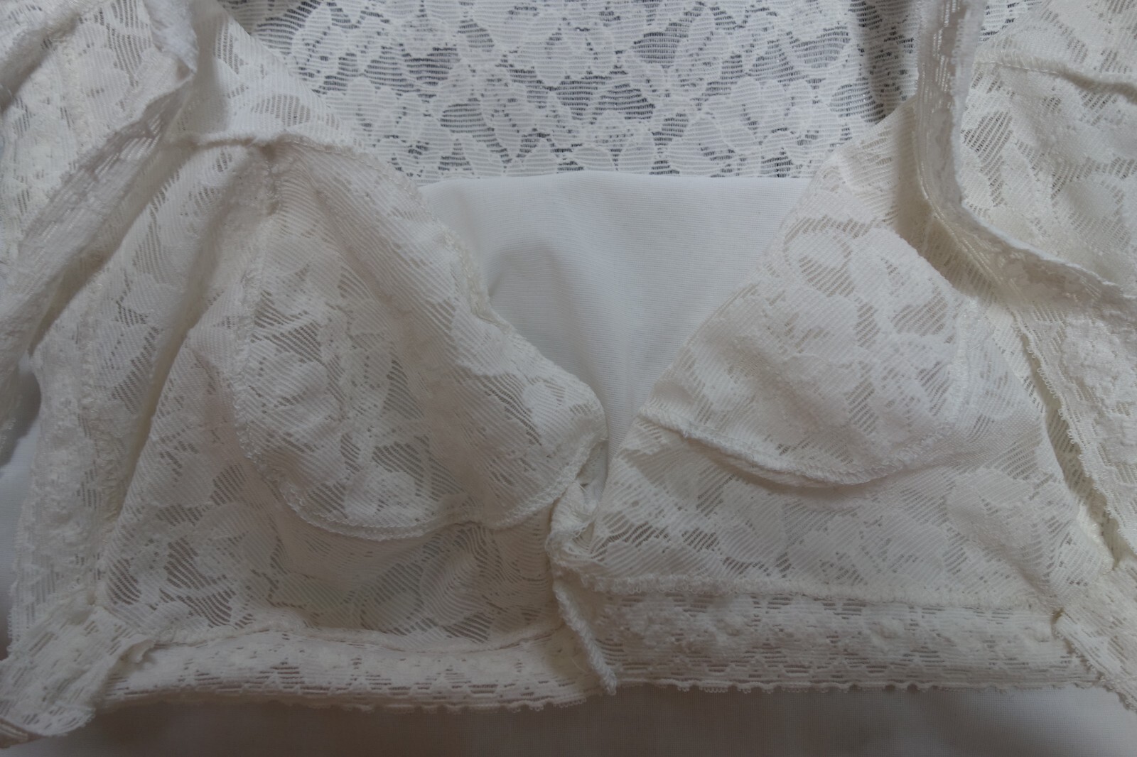 Vtg. Beeline Full Slip Stretch Fitted Lace Bodice White Nylon Size 34