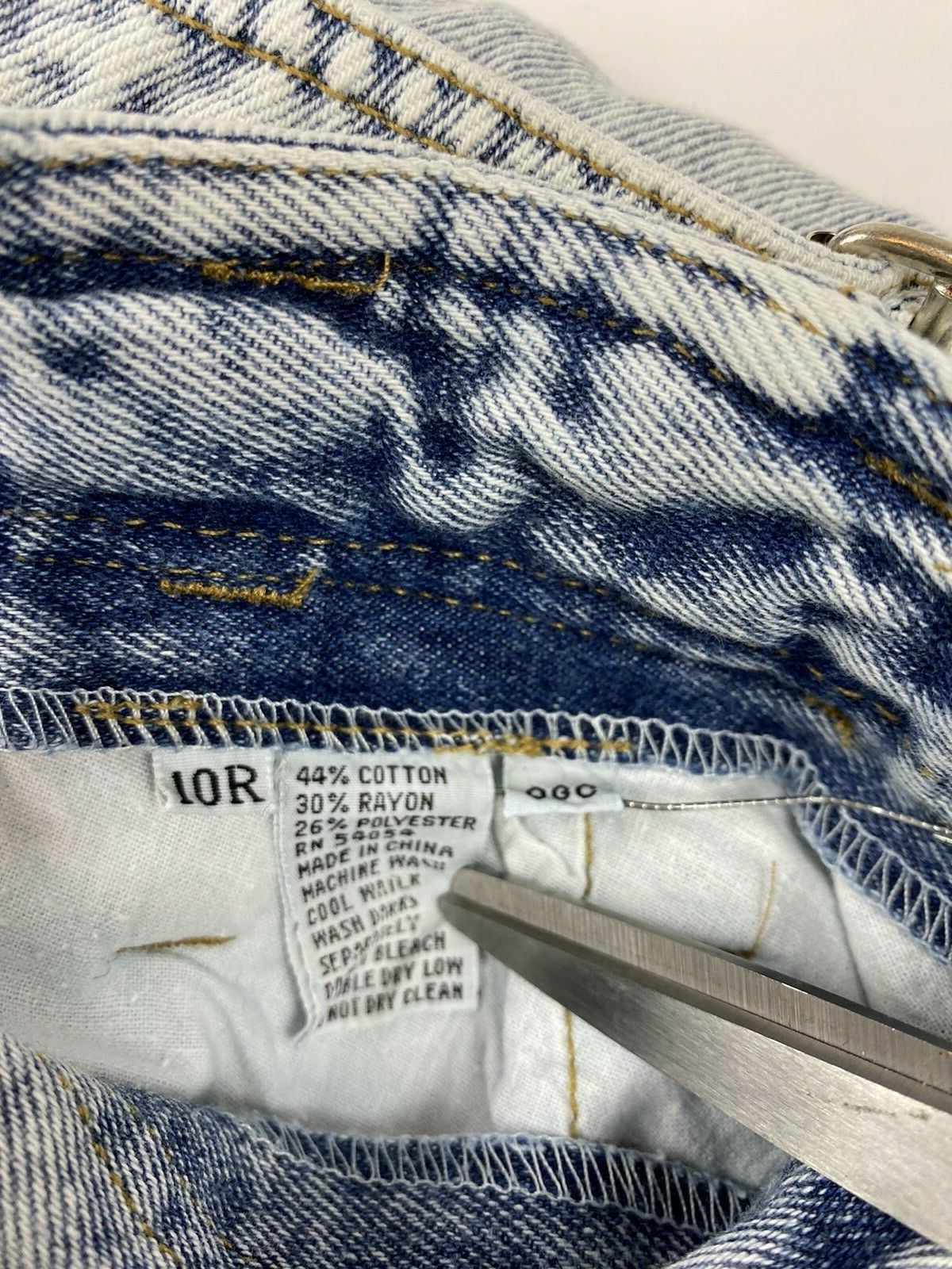 Vintage 80s 90s Bugle Boy Acid Wash High Waist Mom Jeans Sz. 10 W 24-25 in.