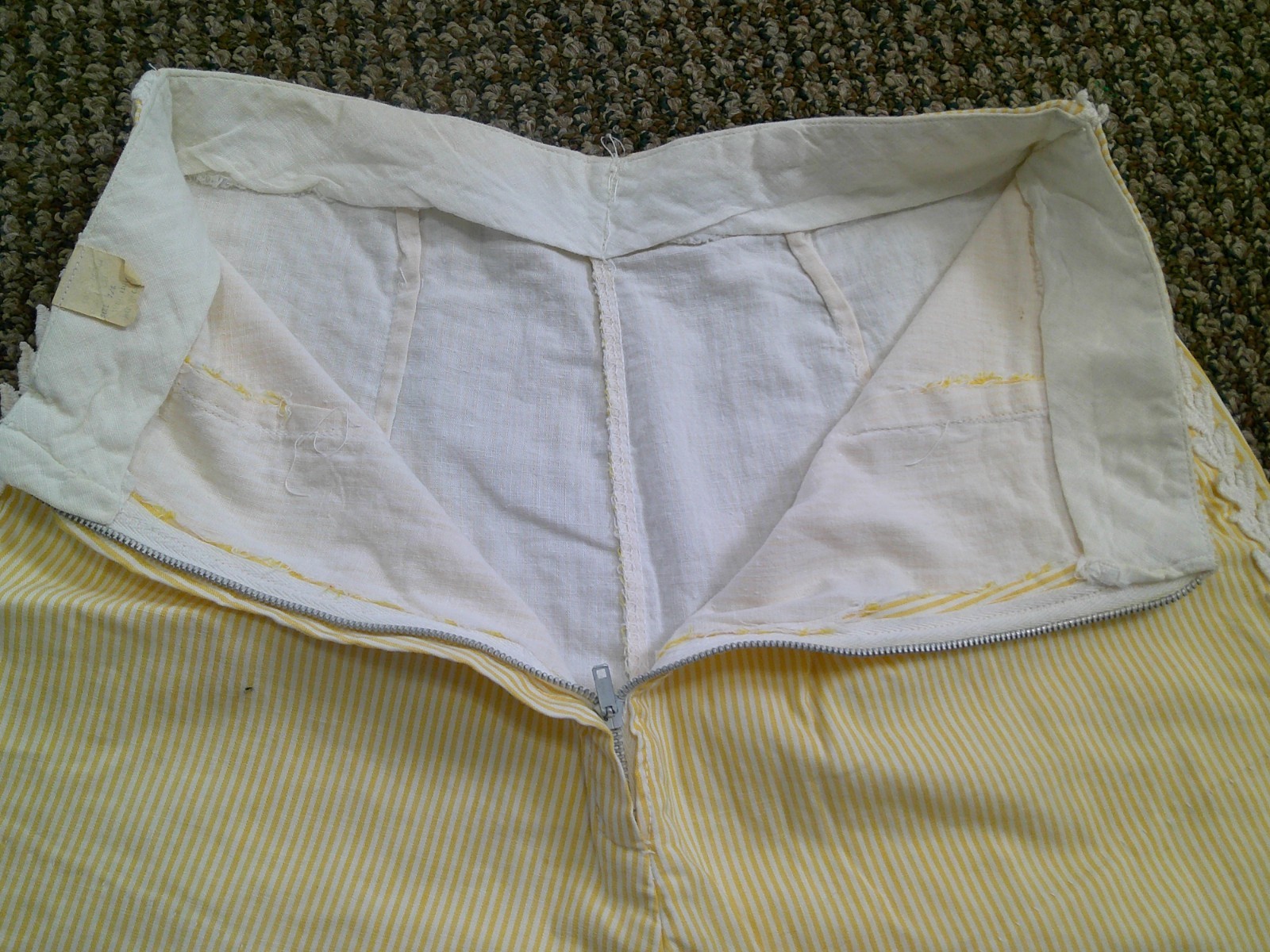Vtg 60s PIN UP Rockabilly High Rise Yellow Stripe Applique Trim SHORT Shorts XXS