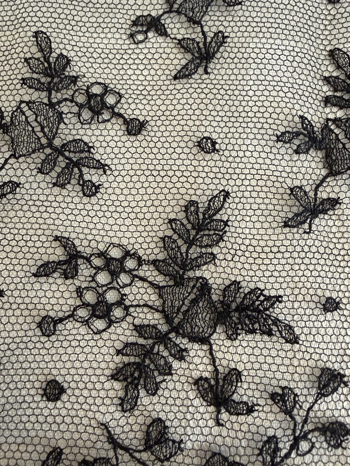 Early 1900s Black Embroidered Silk Chantilly Lace Trim Scarf 2.5 yards x 5&Prime;