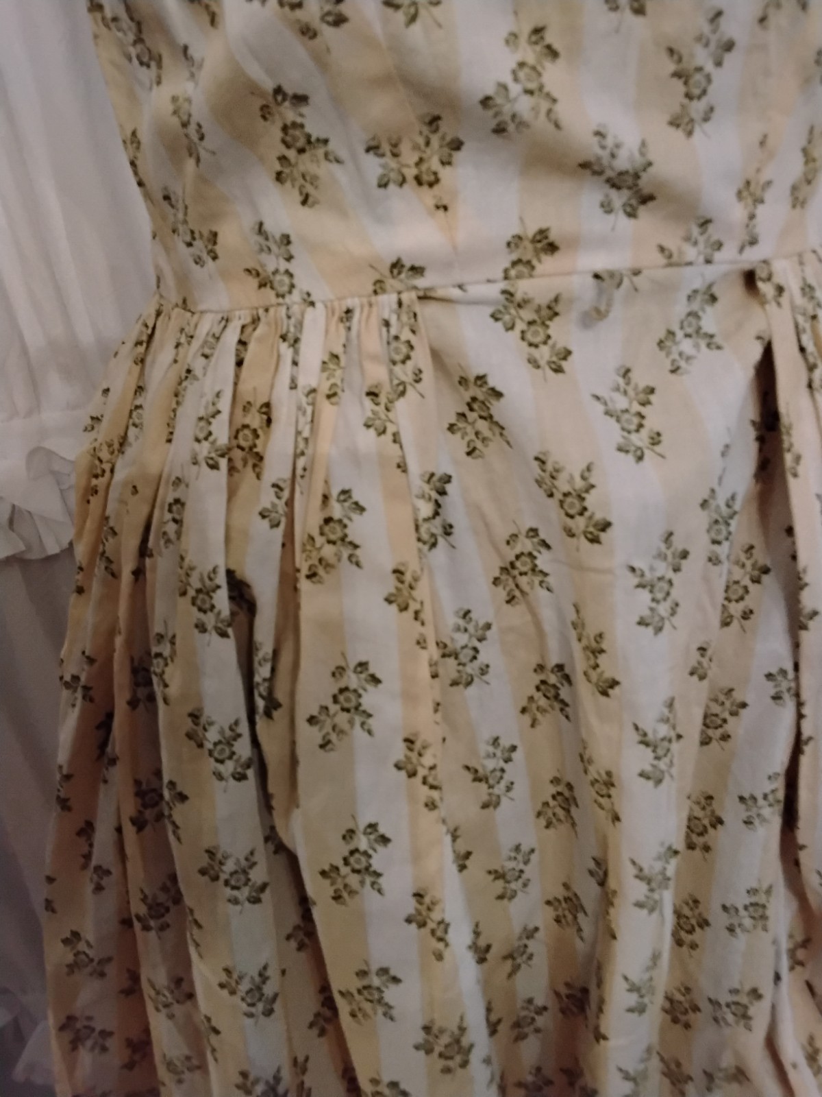 Vintage 1950s 1960s Helen Whiting Cotton Floral Dress S/M Rare Button Back