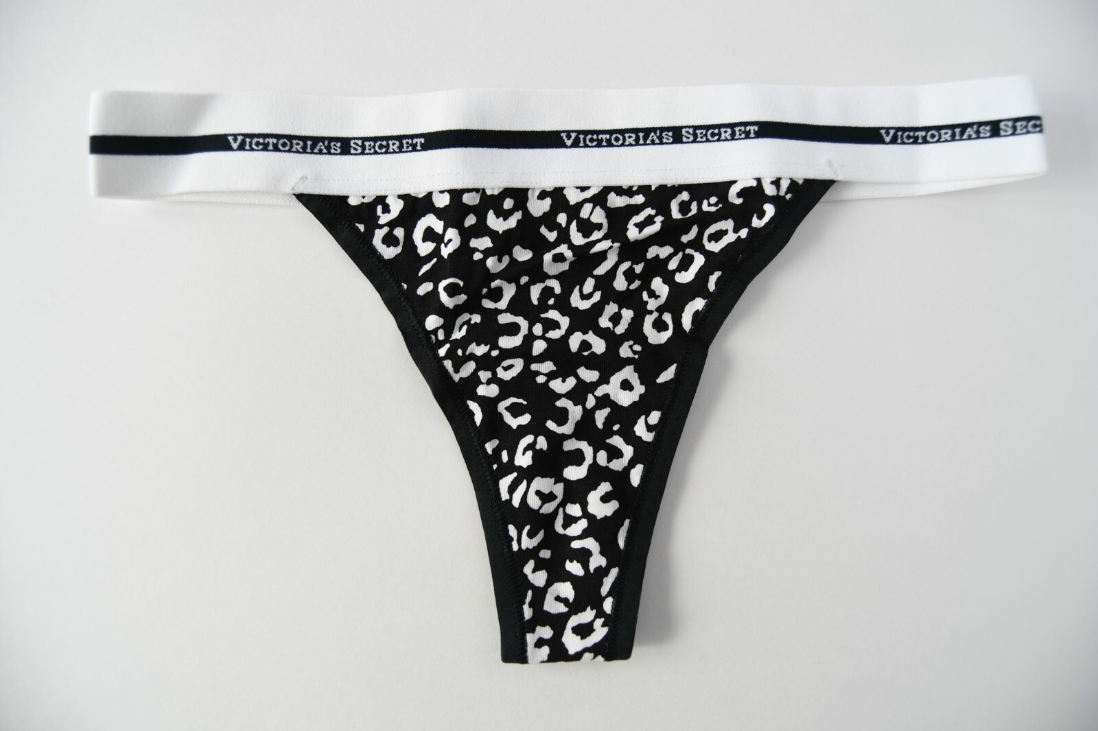 1 VTG Victoria&rsquo;s Secret 2010s Thick Logo Cotton V-String Thong Panty SMALL