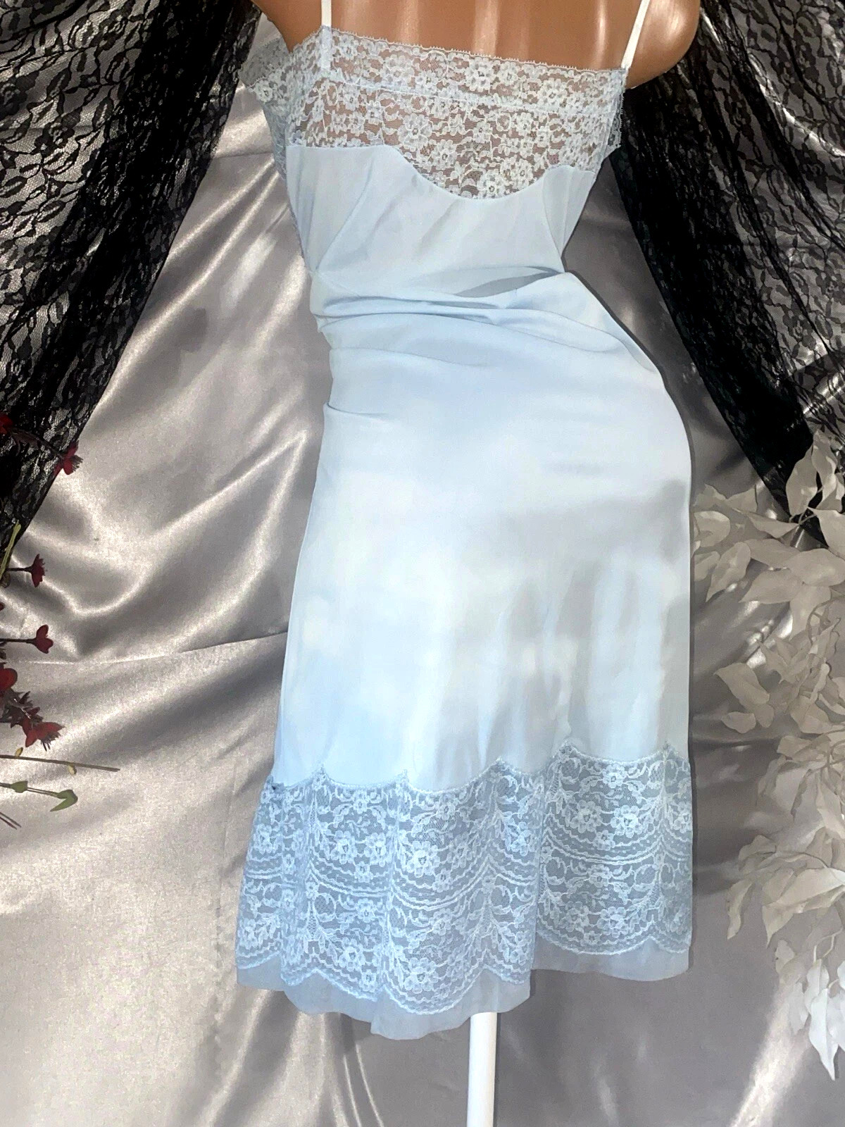 VTG SILKY Nylon VAN RAALTE BLUE DRESS SLIP 9&Prime; LACE COQUETTE BOMBSHELL GLAM 36