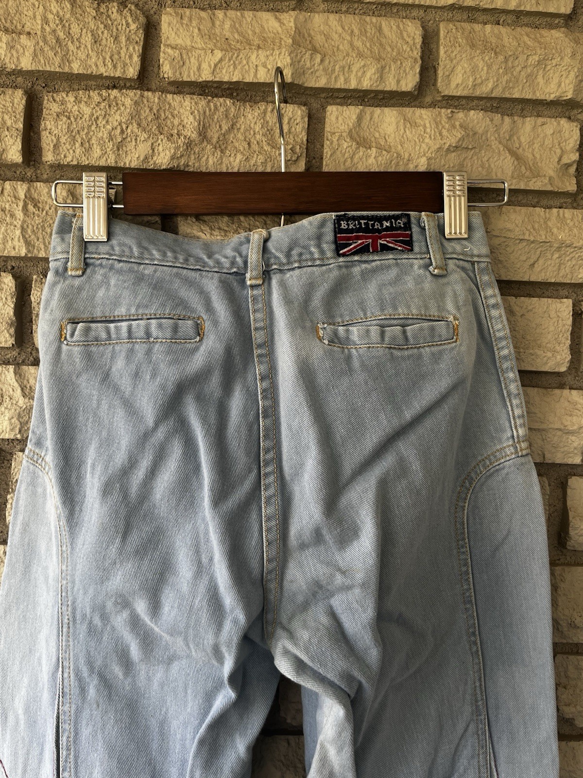 Vintage Brittania Lightwash Bell Bottom Rainbow Stitched 1970’s Jeans W: 28