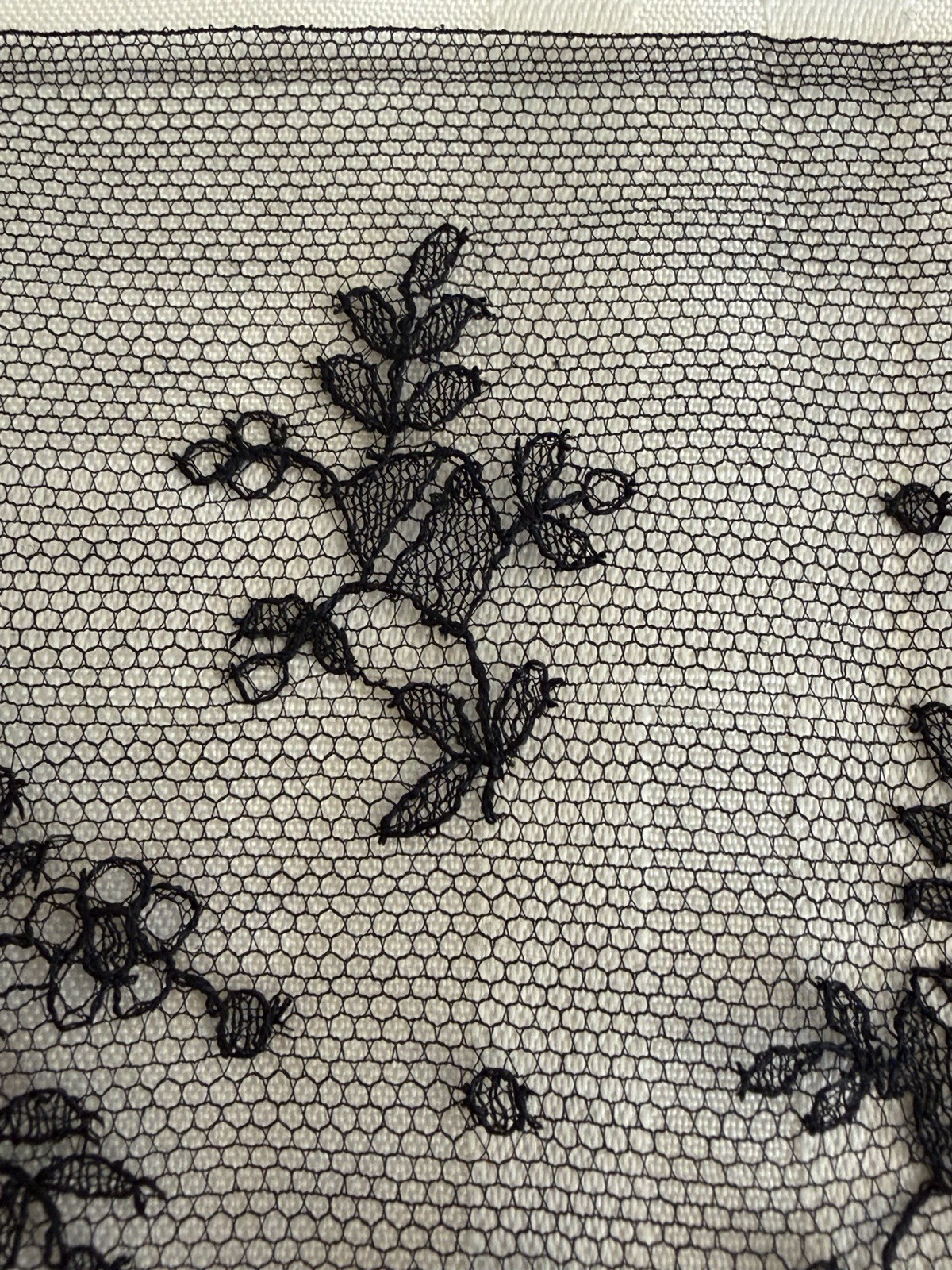 Early 1900s Black Embroidered Silk Chantilly Lace Trim Scarf 2.5 yards x 5&Prime;