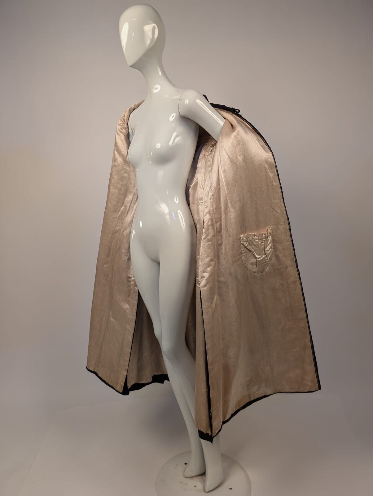 EDWARDIAN BLACK SILK COAT W PUFF SLEEVES + APPLIED LACE TRIM + FROG CLOSURE