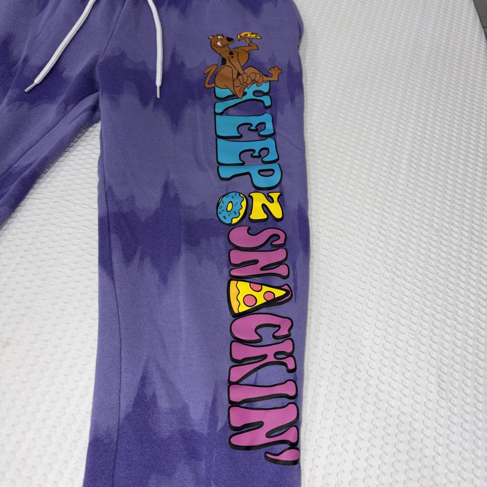 Scooby-Doo Mens Medium Jogger Sweatpants Purple Tie-Dye Keep On Snackin Graphic