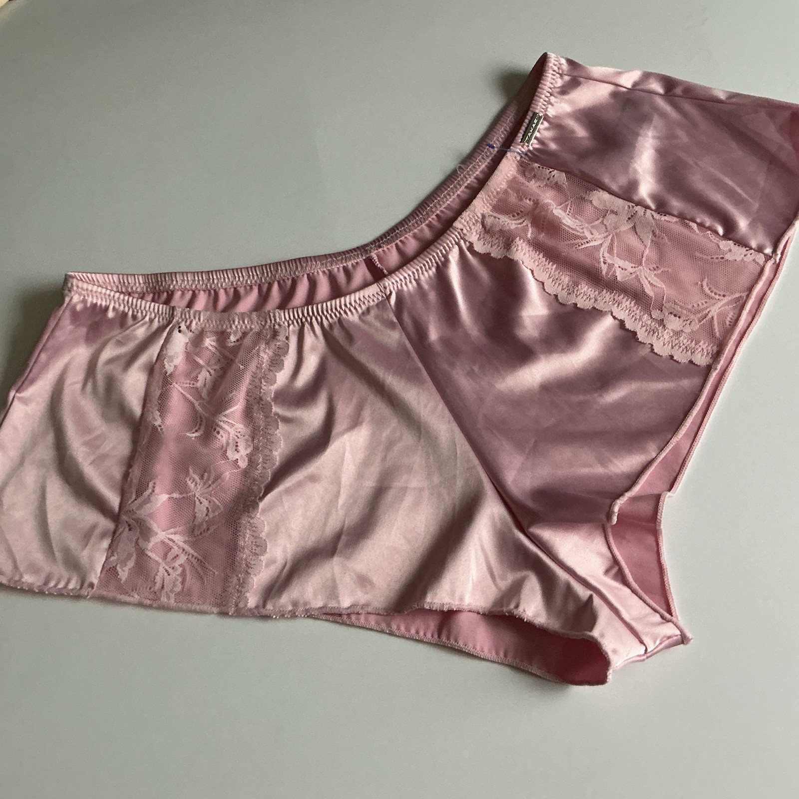 VTG Pink Satin Shiny Lace Flutter Luxurious Panty Lingerie Coquette Tahari New M