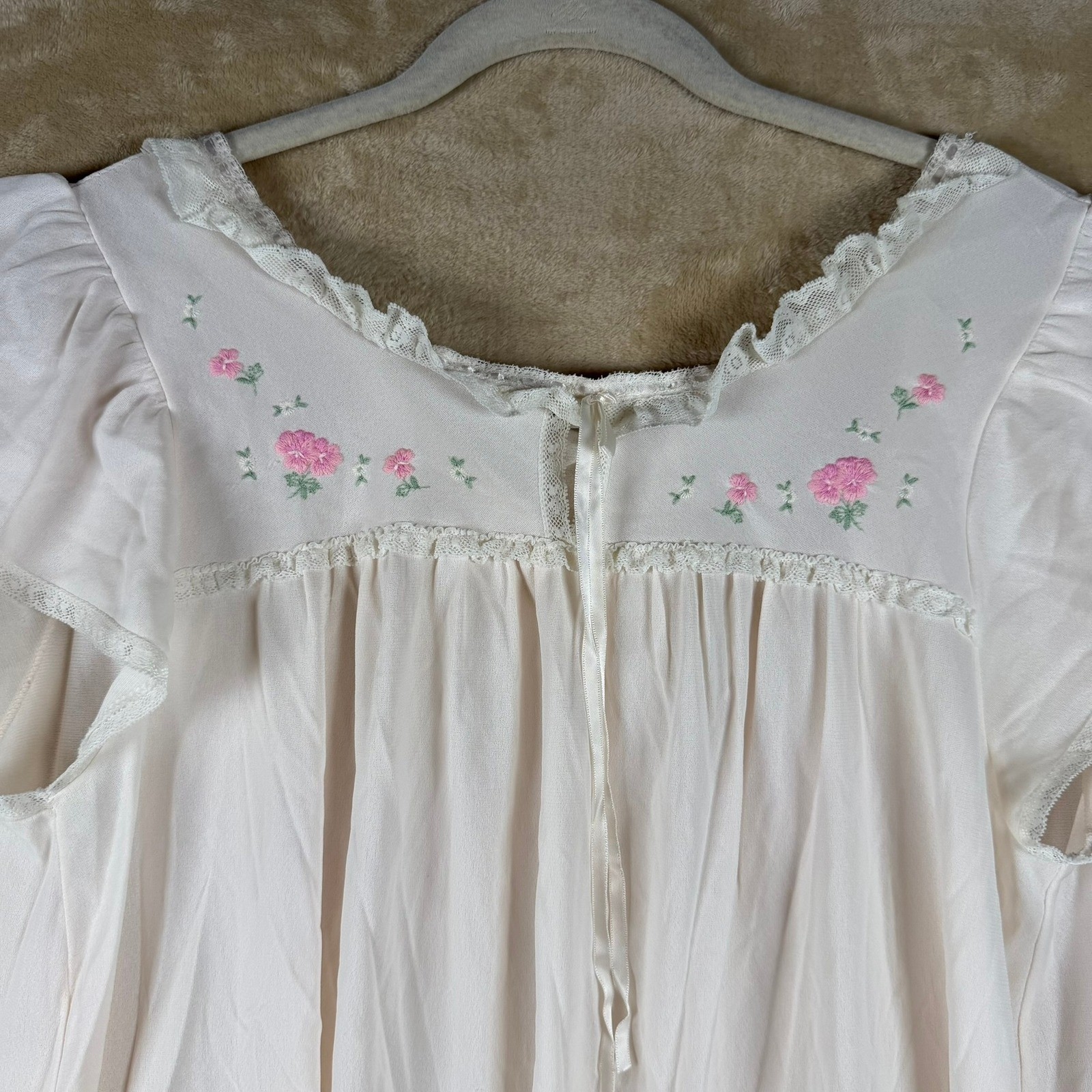 Miss Elaine Vintage White Floral Embroidered Lace Nightgown Size L Made in USA