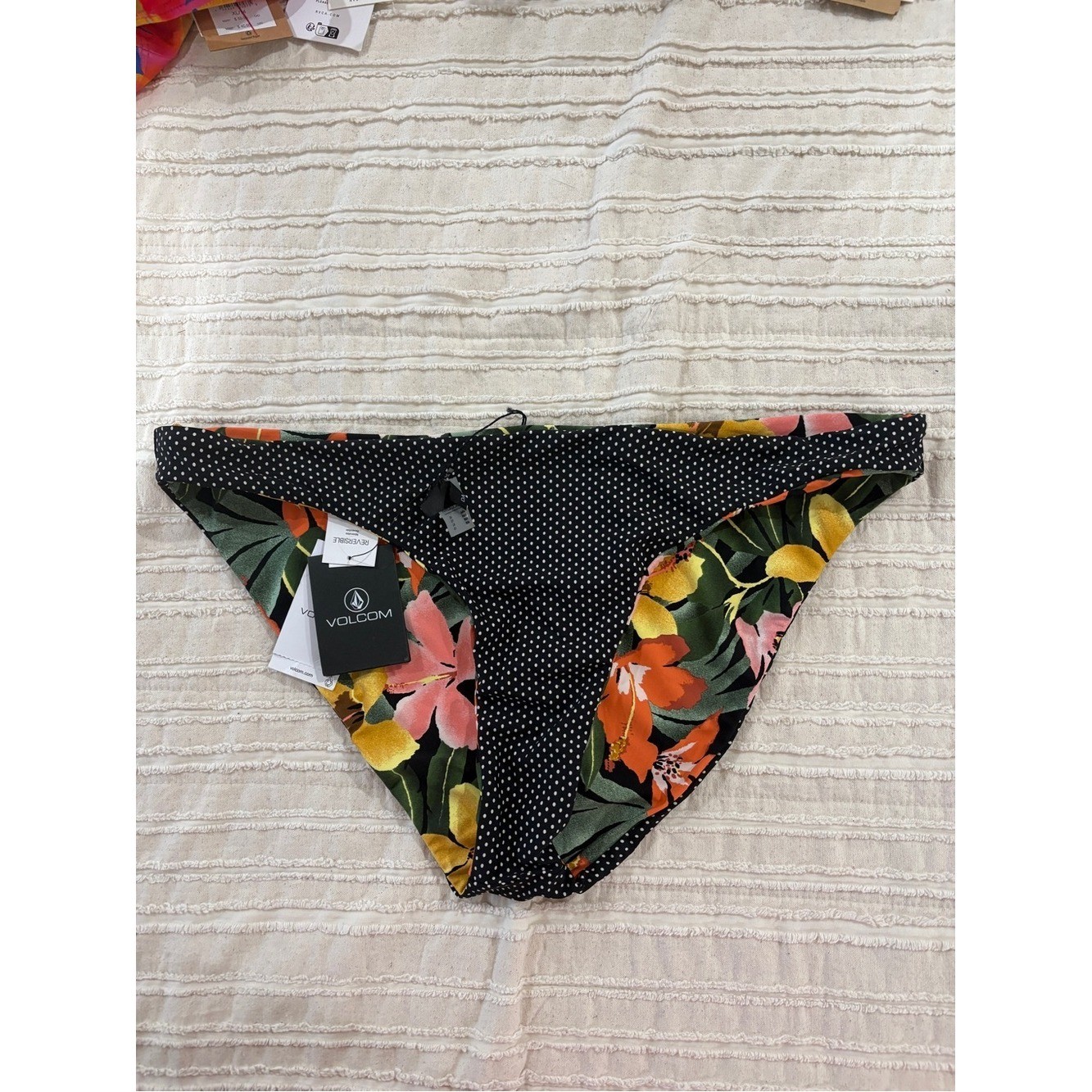 NWT Volcom Reversible Floral & Polka Dot Bikini Bottoms – Black/Multicolor